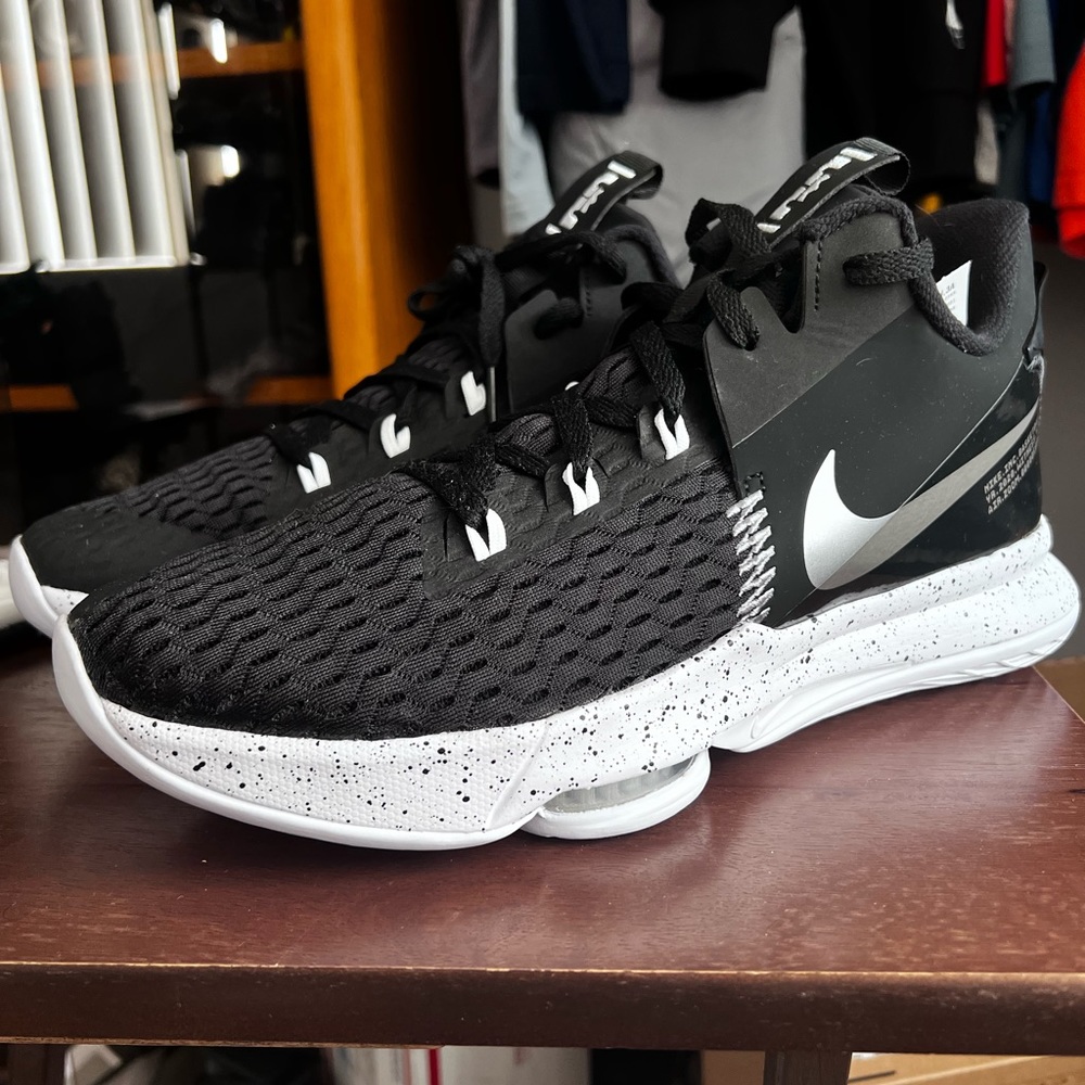 Nike Lebron Witness 5 Shoes Black Panda NBA Basketball Men’s Size 12 Jordan